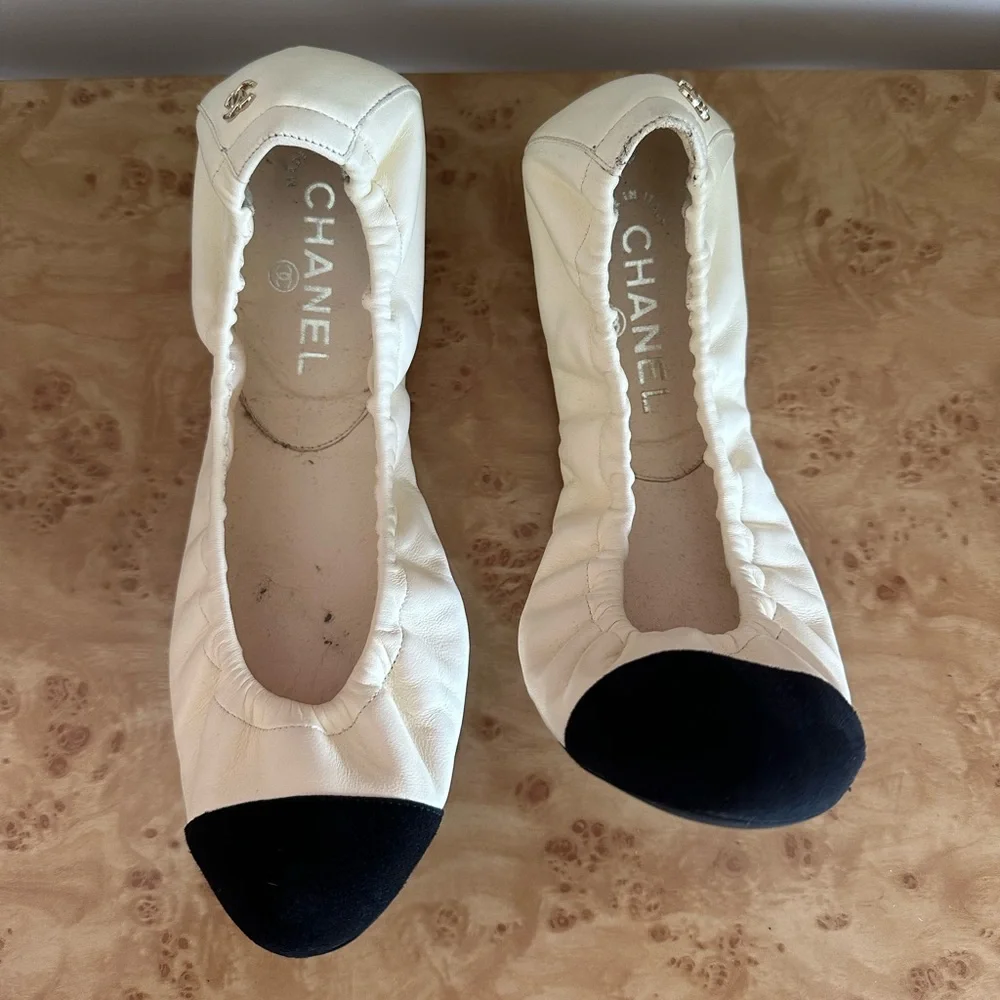 CHANEL Women's Ivory and Black Flats - Picture 1 of 4